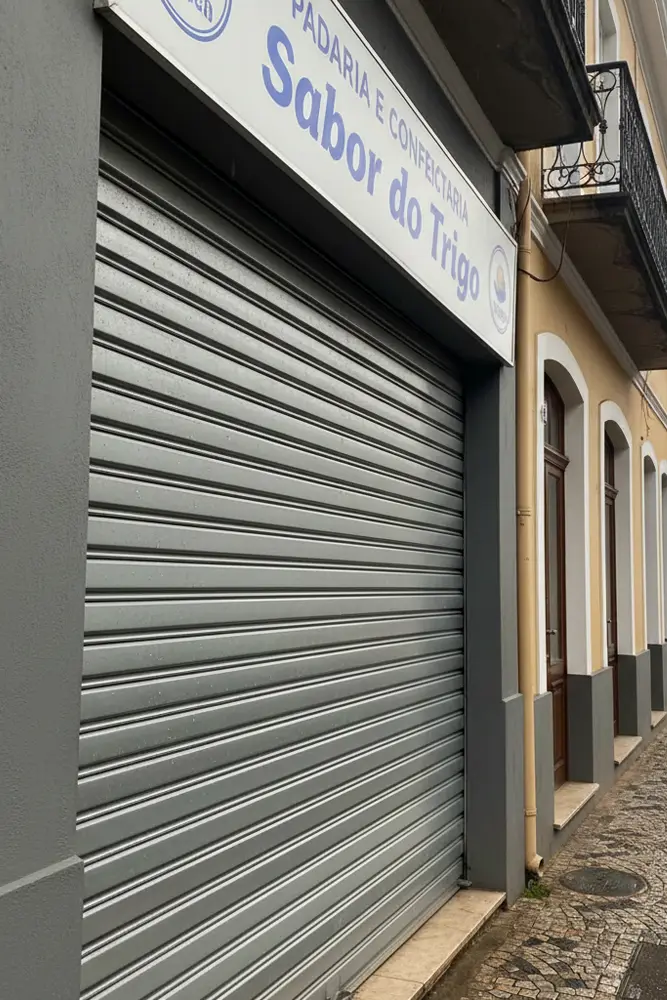 MANUTENÇÃO DE PORTA DE ENROLAR, CONSERTO DE PORTA DE ENROLAR, REPARO DE PORTA DE ENROLAR, PORTA DE ENROLAR AUTOMÁTICA, PORTA DE ENROLAR MANUAL, PORTA DE ENROLAR DE AÇO, PORTA DE ENROLAR COMERCIAL, PORTA DE ENROLAR RESIDENCIAL, PORTA DE ENROLAR INDUSTRIAL, MANUTENÇÃO PORTA AUTOMÁTICA, MOTOR PARA PORTA DE ENROLAR, PORTA DE ENROLAR NÃO SOBE, PORTA DE ENROLAR NÃO DESCE, PORTA DE ENROLAR TRAVADA, PORTA DE ENROLAR QUEBRADA, PORTA DE ENROLAR EMERGÊNCIA, PORTA DE ENROLAR URGENTE, PORTA DE ENROLAR PREÇO, ORÇAMENTO PORTA DE ENROLAR, PORTA DE ENROLAR DE AÇO GALVANIZADO.